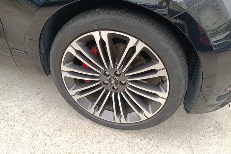 Used Land Rover Range Velar 2024 Flagship Edition Right Front Wheel Hub