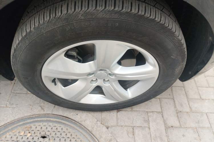 Used Land Rover Range Velar 2024 S Model Right Front Wheel Hub