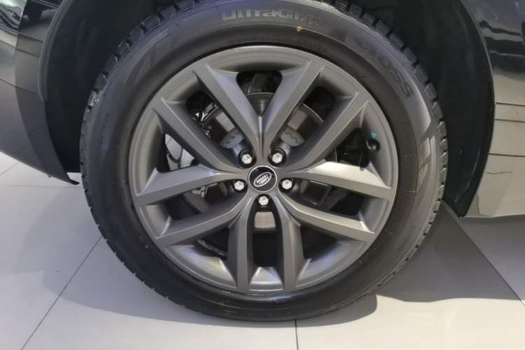 Used Land Rover Range Velar 2024 Dynamic SE Right Rear Wheel Hub