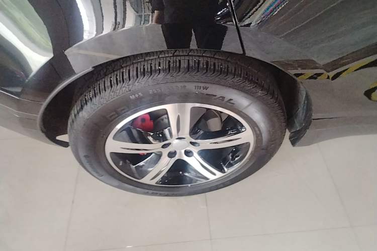 Used Land Rover Range Velar 2024 S Model Right Rear Wheel Hub