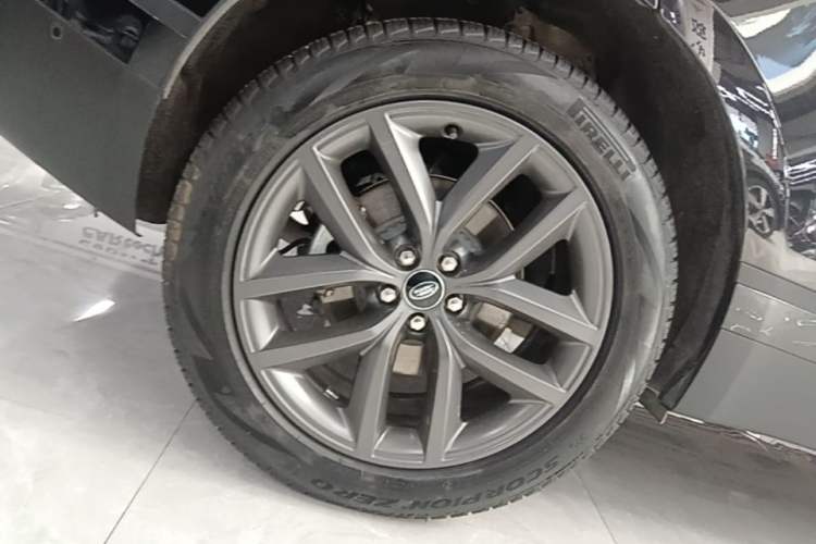 Used Land Rover Range Velar 2024 S Model Right Rear Wheel Hub