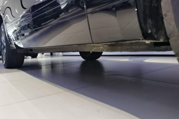 Used Land Rover Range Velar 2024 Dynamic SE Right Side Sill