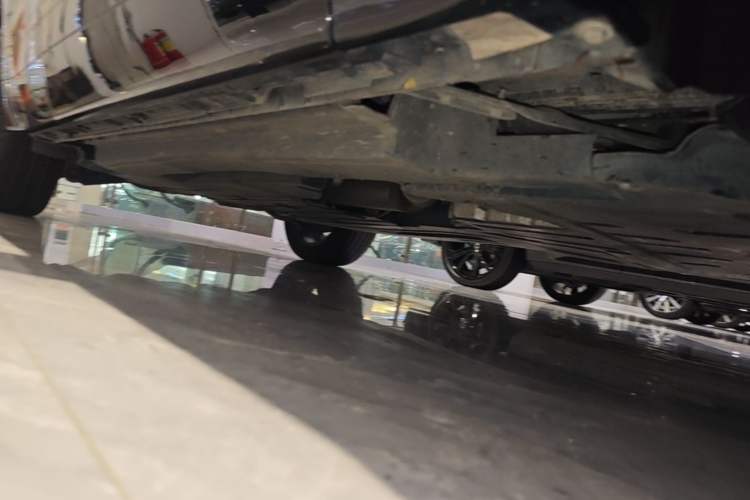 Used Land Rover Range Velar 2024 Dynamic SE Right Side Sill