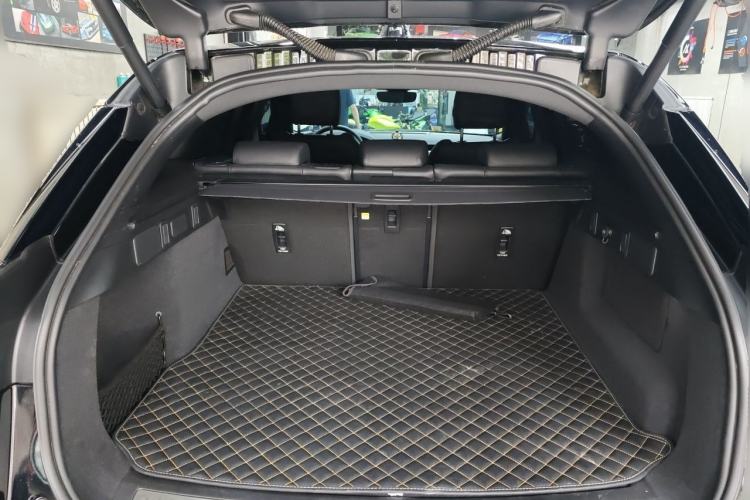 Used Land Rover Range Velar 2024 Dynamic SE Trunk