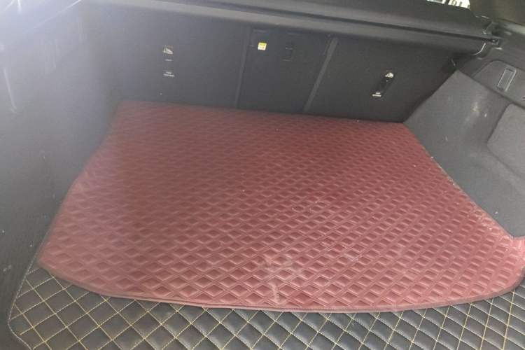 Used Land Rover Range Velar 2024 Dynamic SE Trunk