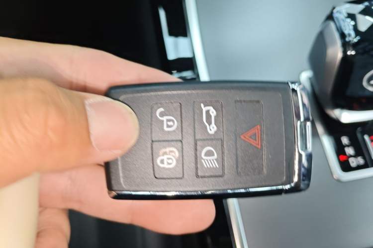 Used Land Rover Range Velar 2024 Dynamic SE Vehicle Key