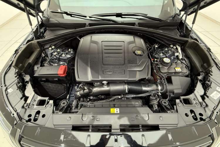 Used Land Rover Range Velar 2024 Dynamic SE Engine Bay