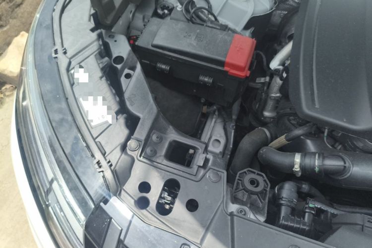 Used Land Rover Range Velar 2024 Dynamic SE Engine Bay Right