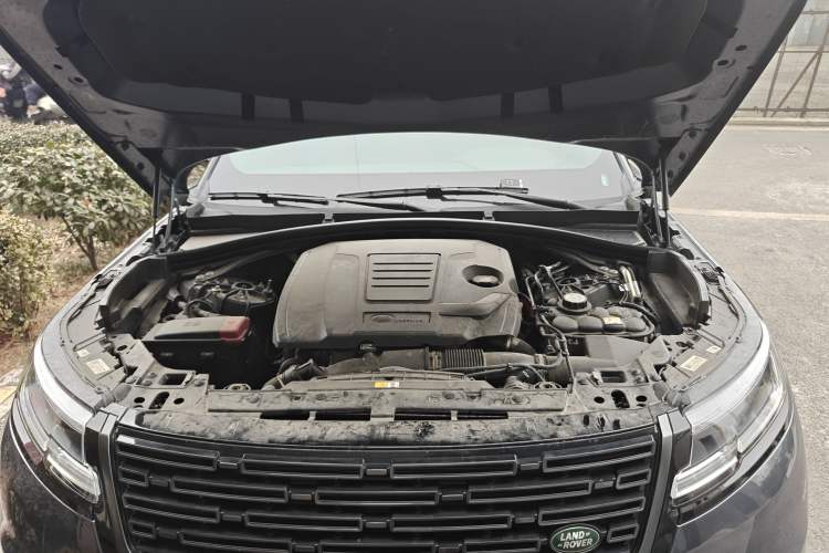 Used Land Rover Range Velar 2024 Dynamic SE Engine Bay