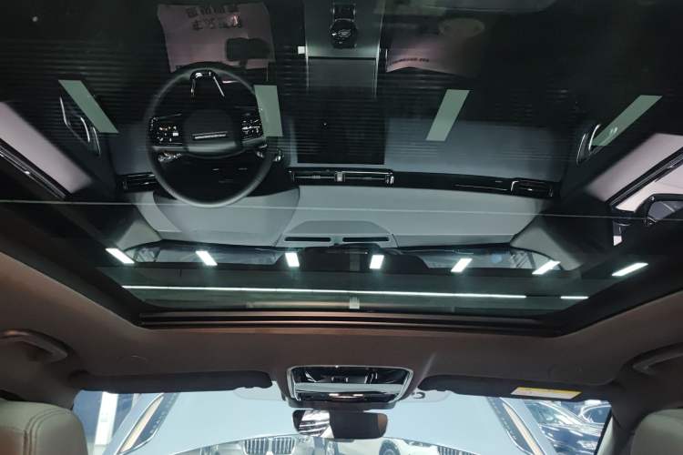 Used Land Rover Range Velar 2024 Dynamic SE Headliner