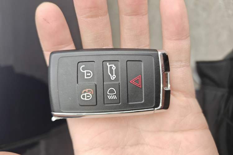 Used Land Rover Range Velar 2024 Dynamic SE Interior 1