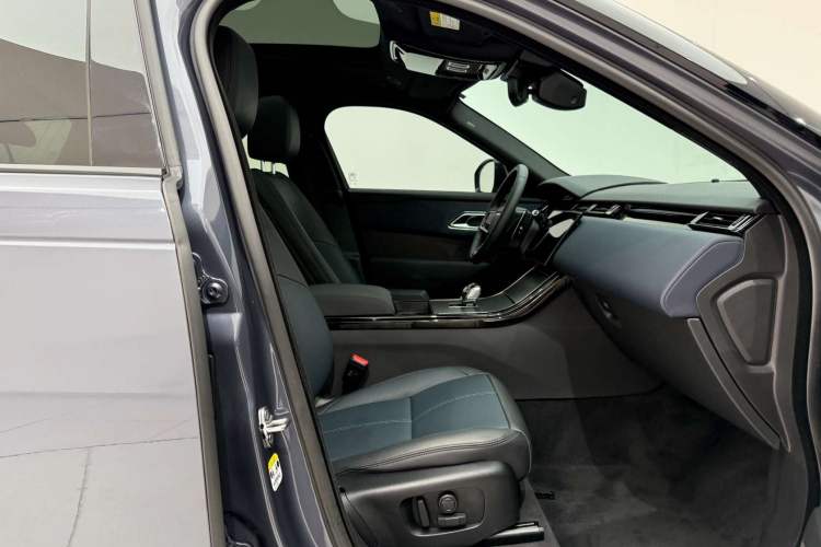 Used Land Rover Range Velar 2024 Dynamic SE Right Front Seat