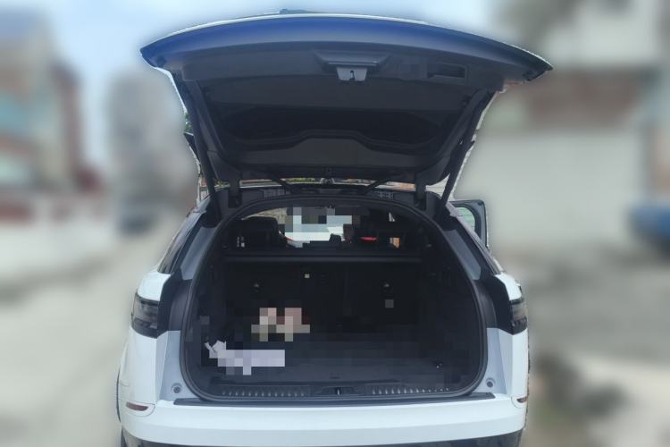 Used Land Rover Range Velar 2024 Dynamic SE Trunk
