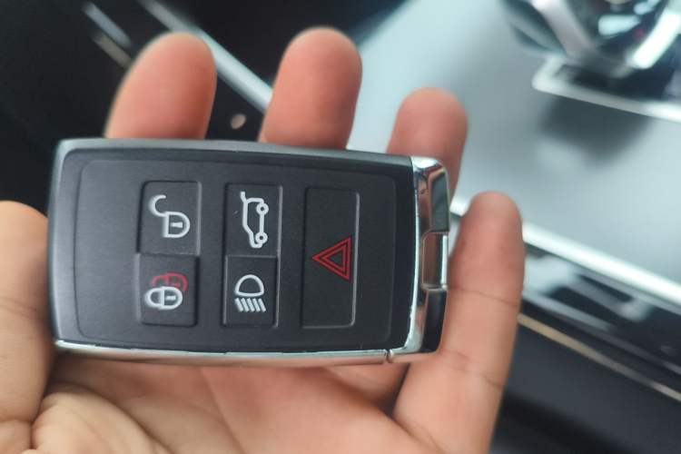 Used Land Rover Range Velar 2024 Dynamic SE Vehicle Key