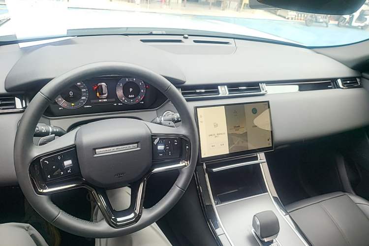 Used Land Rover Range Velar 2024 Dynamic SE Center Console
