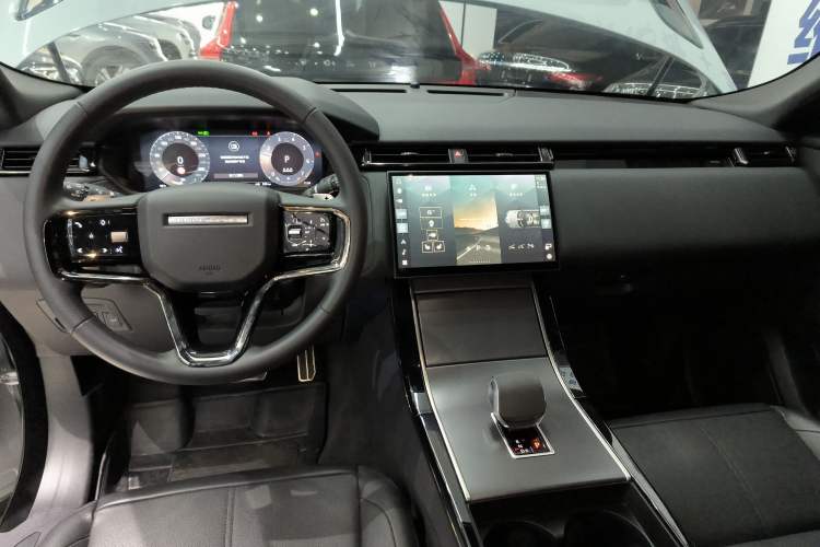 Used Land Rover Range Velar 2024 Dynamic SE Center Console