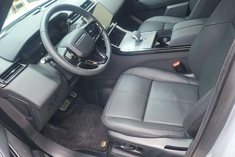 Used Land Rover Range Velar 2024 Dynamic SE Driver Seat