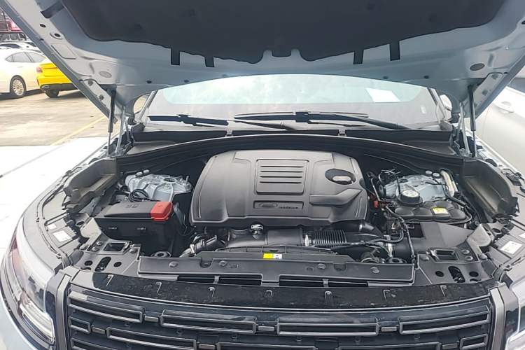 Used Land Rover Range Velar 2024 Dynamic SE Engine Bay