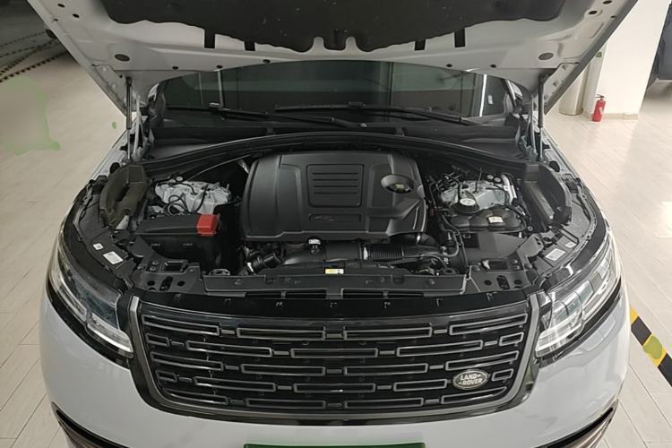 Used Land Rover Range Velar 2024 Dynamic HSE Engine Bay