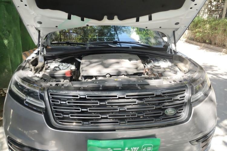 Used Land Rover Range Velar 2024 Dynamic HSE Engine Bay