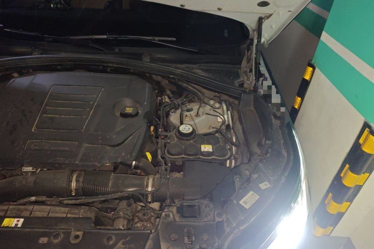 Used Land Rover Range Velar 2024 Dynamic HSE Engine Bay Left