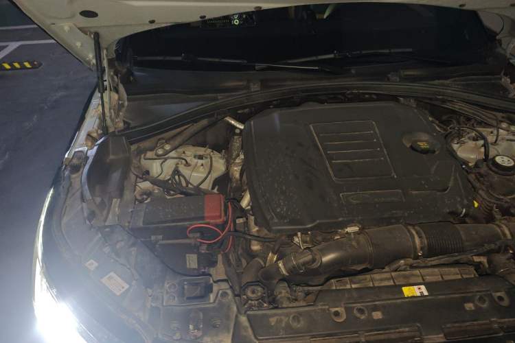 Used Land Rover Range Velar 2024 Dynamic HSE Engine Bay Right