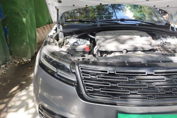 Used Land Rover Range Velar 2024 Dynamic HSE Engine Bay Right