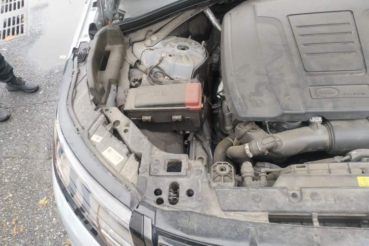 Used Land Rover Range Velar 2024 Dynamic SE Engine Bay Right
