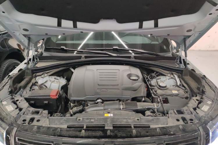 Used Land Rover Range Velar 2024 Dynamic SE Engine Bay