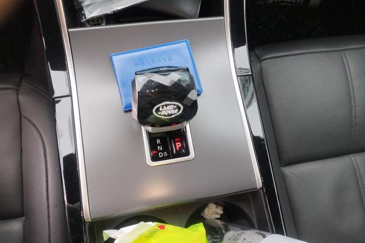 Used Land Rover Range Velar 2024 Dynamic SE Gear Lever