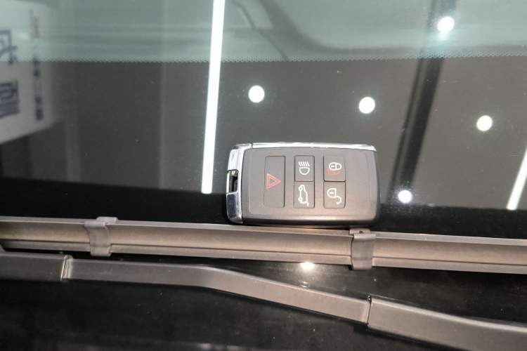 Used Land Rover Range Velar 2024 Dynamic SE Interior 1