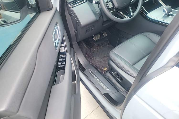 Used Land Rover Range Velar 2024 Dynamic SE Left Front Seat