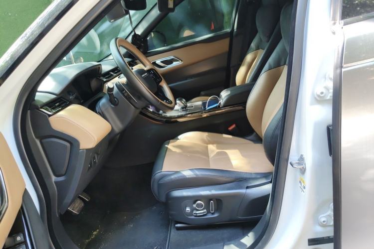 Used Land Rover Range Velar 2024 Dynamic HSE Left Front Seat