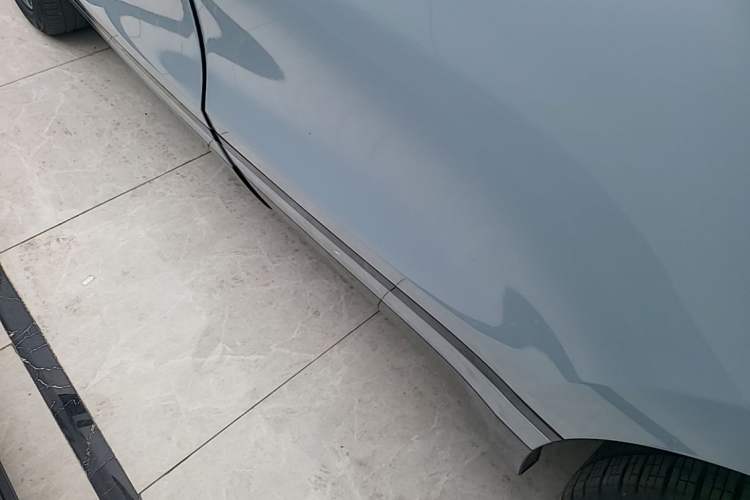 Used Land Rover Range Velar 2024 Dynamic SE Left Side Sill