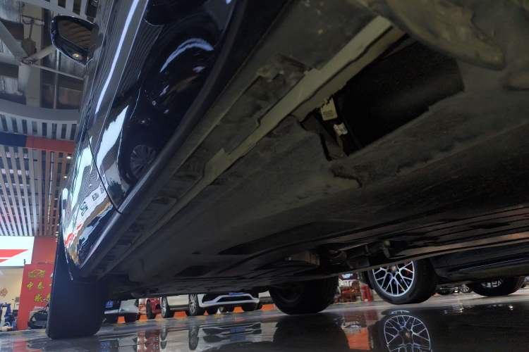 Used Land Rover Range Velar 2024 Dynamic SE Left Side Sill