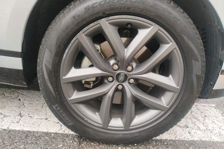 Used Land Rover Range Velar 2024 Dynamic SE Right Front Wheel Hub