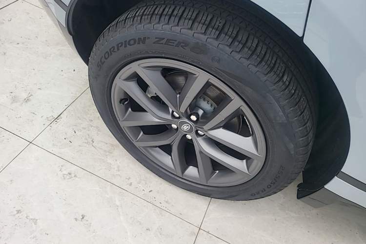 Used Land Rover Range Velar 2024 Dynamic SE Right Rear Wheel Hub