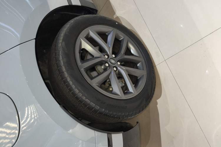 Used Land Rover Range Velar 2024 Dynamic SE Right Rear Wheel Hub