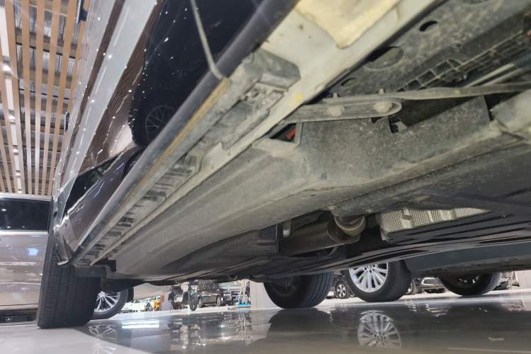 Used Land Rover Range Velar 2024 Dynamic SE Right Side Sill