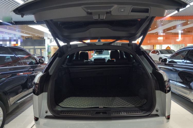 Used Land Rover Range Velar 2024 Dynamic SE Trunk