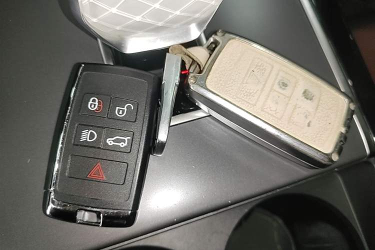 Used Land Rover Range Velar 2024 Dynamic HSE Vehicle Key