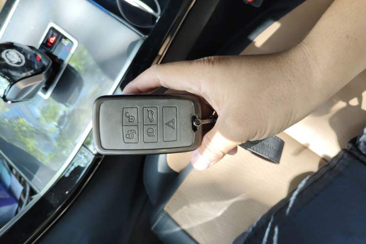 Used Land Rover Range Velar 2024 Dynamic HSE Vehicle Key