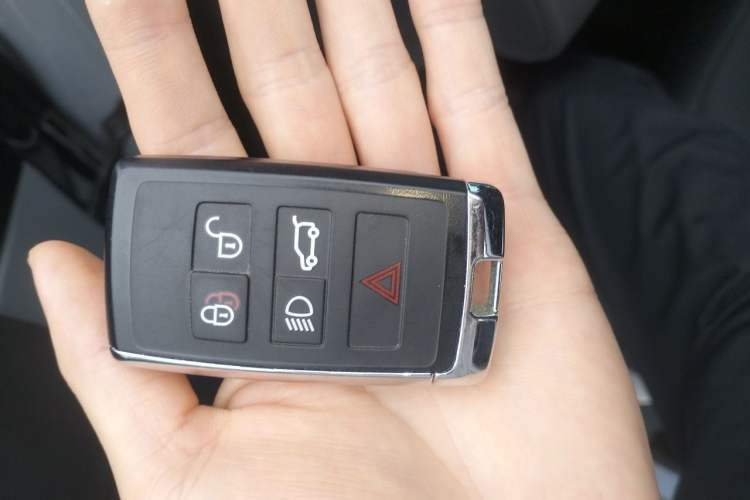 Used Land Rover Range Velar 2024 Dynamic SE Vehicle Key
