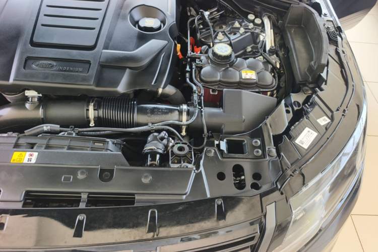 Used Land Rover Range Velar 2024 Dynamic SE Engine Bay Left