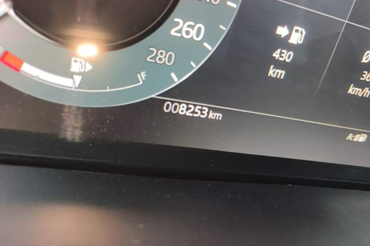 Used Land Rover Range Velar 2024 Dynamic SE Odometer Close Up