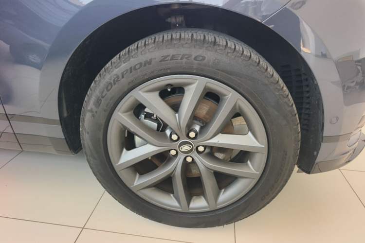 Used Land Rover Range Velar 2024 Dynamic SE Right Front Wheel Hub