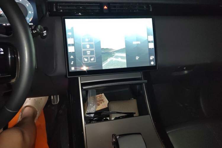 Used Land Rover Range Velar 2024 Dynamic SE Audio And AC Panel
