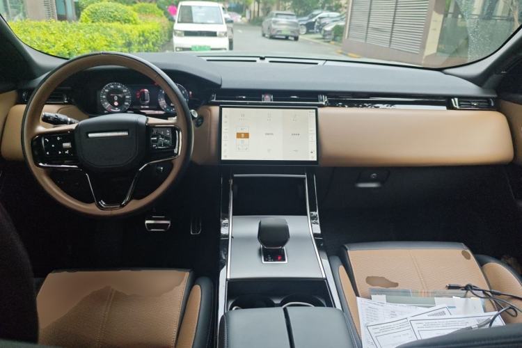 Used Land Rover Range Velar 2024 Dynamic HSE Center Console