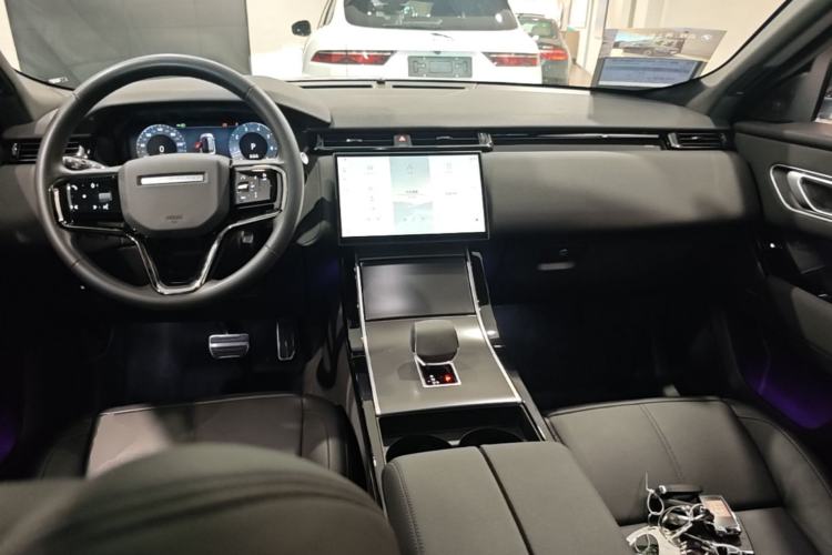 Used Land Rover Range Velar 2024 Dynamic SE Center Console