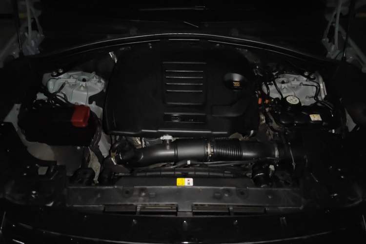 Used Land Rover Range Velar 2024 Dynamic SE Engine Bay